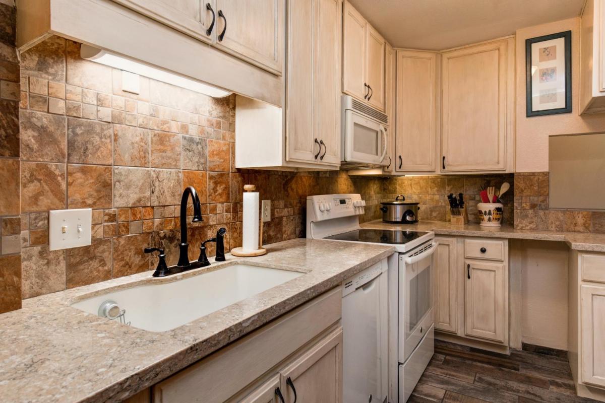Popular attractions Area Nearby Property